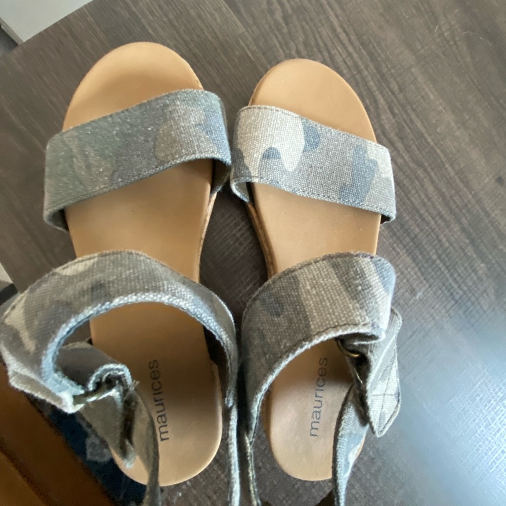 Green Camo Platform Sandal Size 6 Excellent Condition